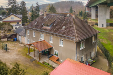 Großes Dreifamilienhaus: Wassernah, sanierungsbedürftig und als Kapitalanlage geeignet, 15562 Rüdersdorf, Mehrfamilienhaus